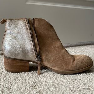 Sofft Booties Silver accent on sides